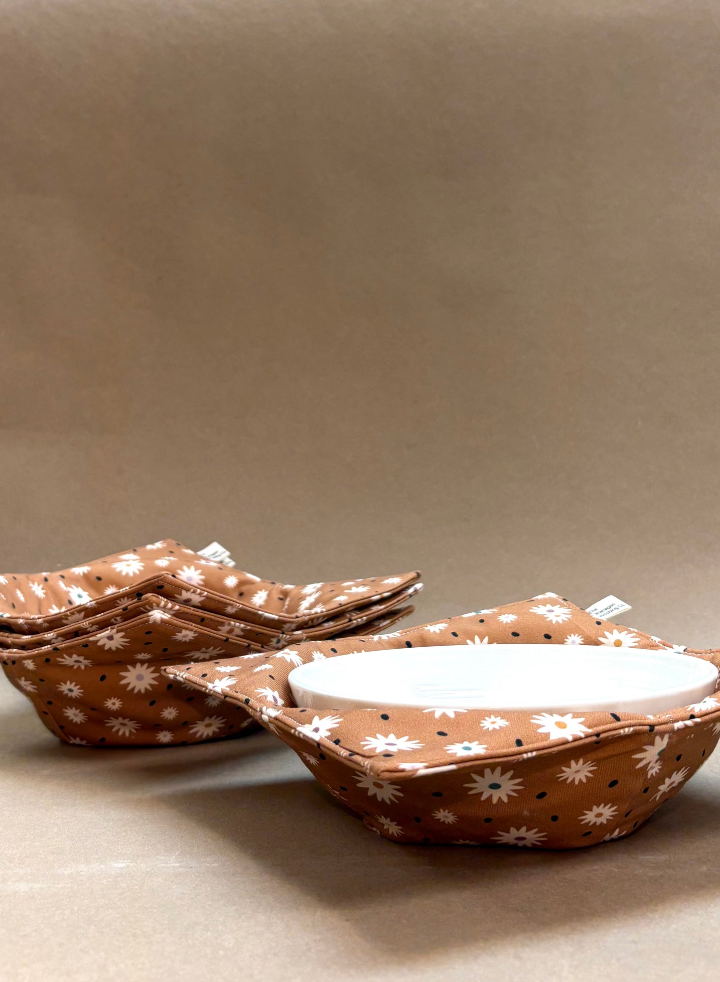 Brown Floral Microwaveable Bowl Holder